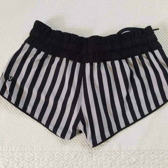 Lululemon Reversible Shanti Surf Short Sz 4 - Picture 8 of 8